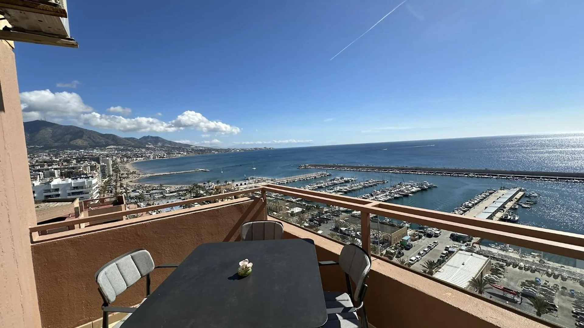 Atico Con Piscina Privada Y Vistas Al Mar contacts